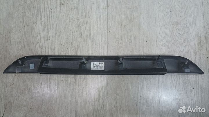 Молдинг Накладка крышки багажника Renault kaptur