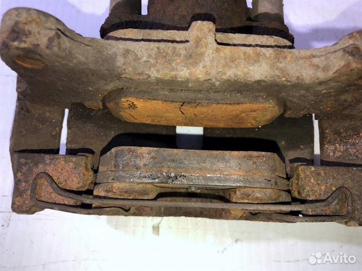 Суппорт передний левый VW-Фольксваген Passat CC 2