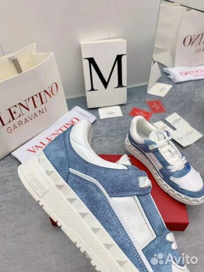 Кроссовки женские valentino