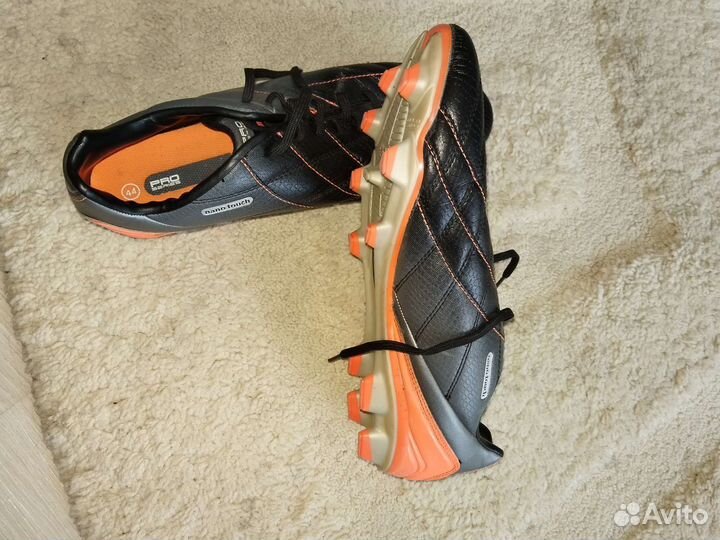 Футбольные шиповки- бутсы и р.43-44