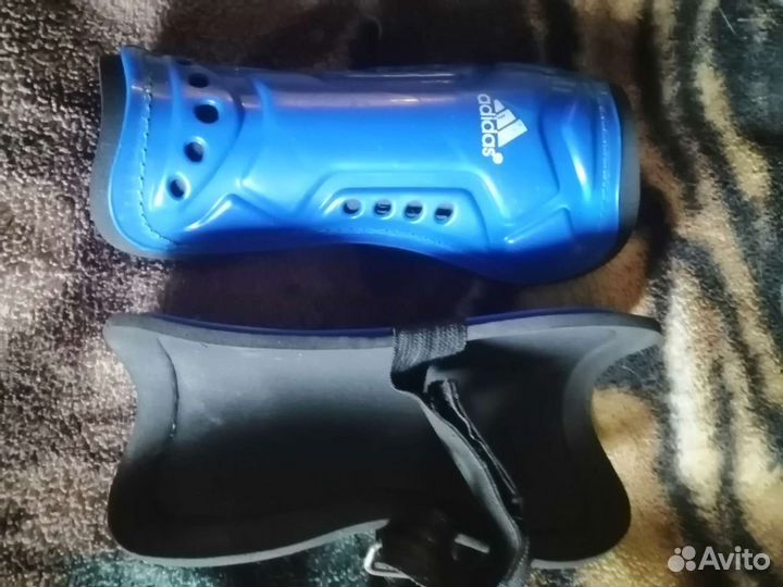 Футбольные щитки