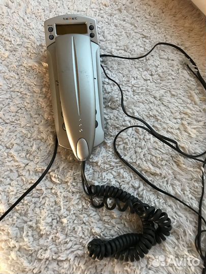 Старый проводной телефон