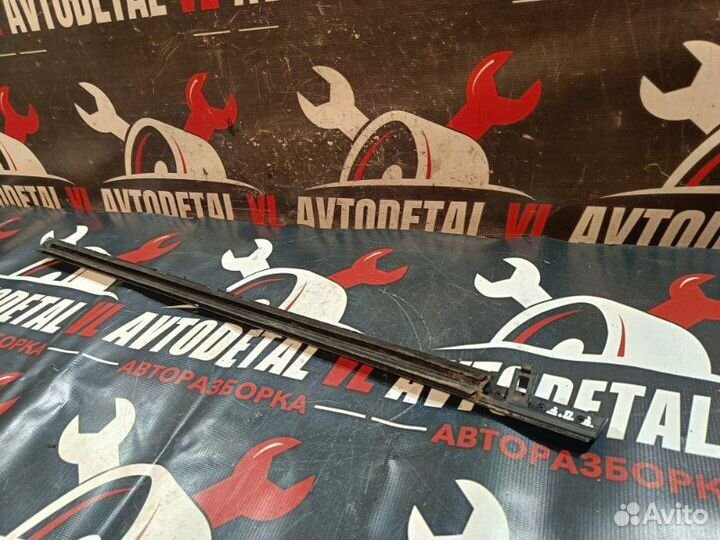 Бархотка стекла наружная задняя правая Honda Civic