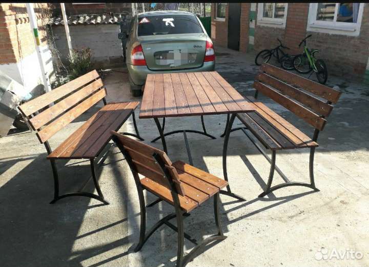 Стол и скамейки