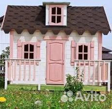 Домик из дерева