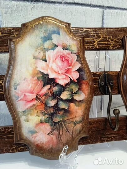 Вешалка-ключница настенная деревянная