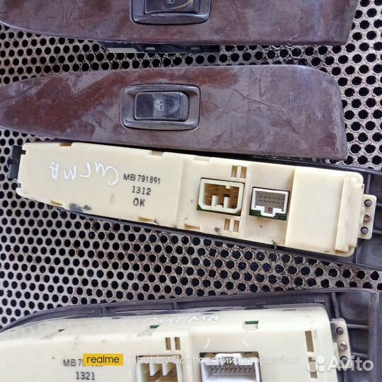 Кнопка стеклоподъемника Mitsubishi Sigma F17A