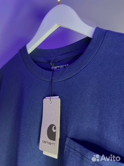 Лонгслив Carhartt на руках