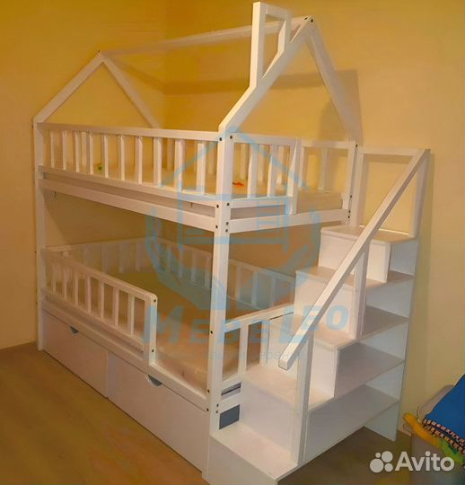 Двухъярусная кровать