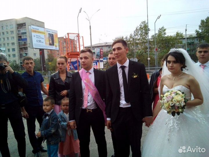 Ведущая и диджей