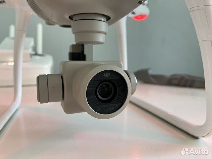 Квадрокоптер DJI Phantom 4 pro