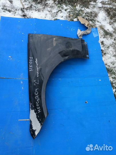 Mercedes w 204 крыло переднее левое