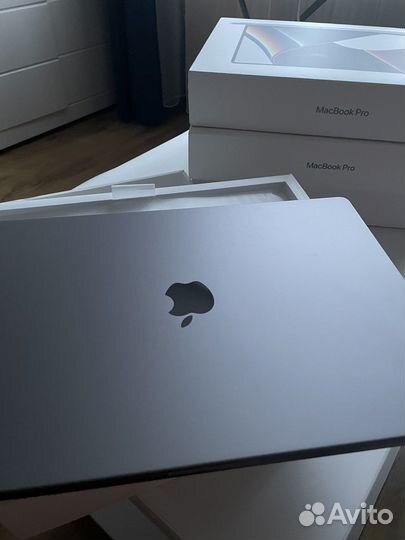Новый Apple MacBook Pro 16 16/1Tb