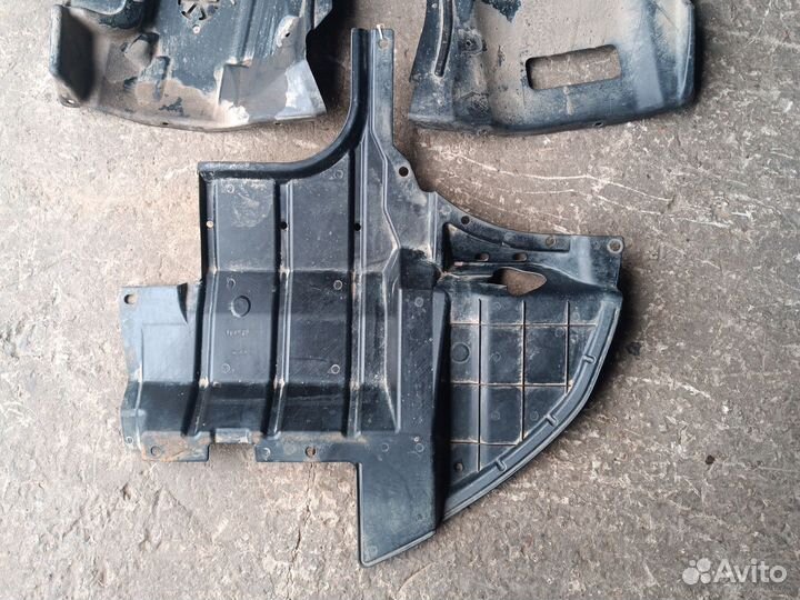 Пыльники моторного отсека mitsubishi outlander 1