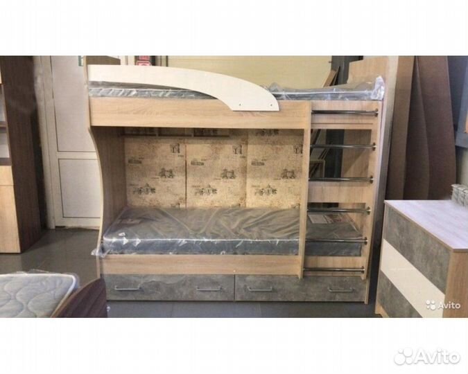 Кровать двухъярусная
