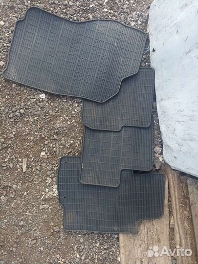 Полики на mitsubishi lancer 10