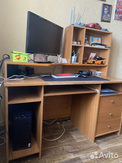 Письменный стол