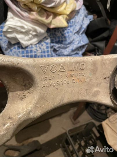 Продам рычаг от Фольксваген Таурег от 2010г NF