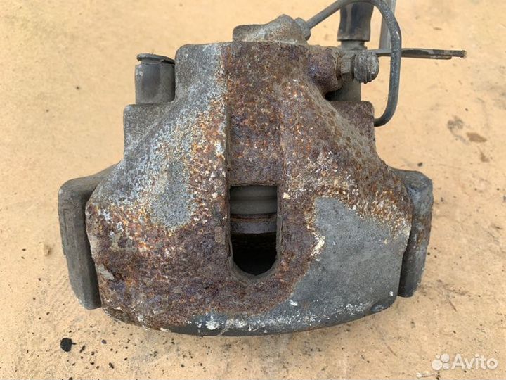 Суппорт передний правый Audi А6 C5 2001-2004