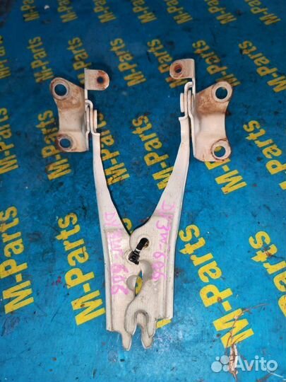 Петля капота Mazda Demio DY3W