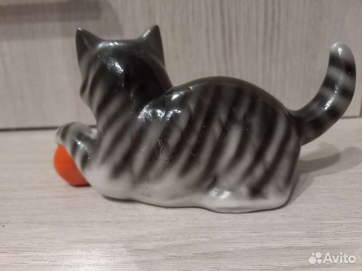 Фарфоровая статуэтка германия. Котенок