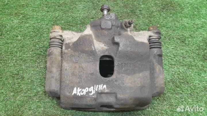 Суппорт передний левый Honda Accord 5 англия 2.0