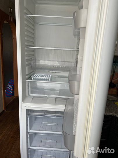 Холодильник Indesit