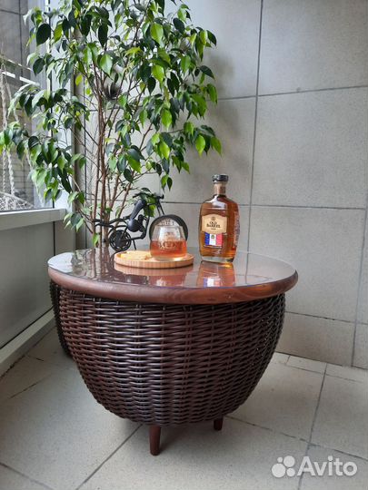 Стол из ротанга. Мебель из ротанга