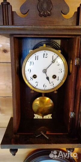 Старинные настенные антикварные часы с боем