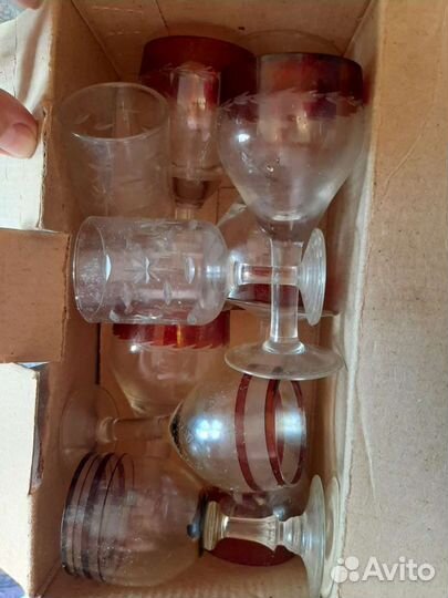Поднос со стаканчиками. Граненые стаканы