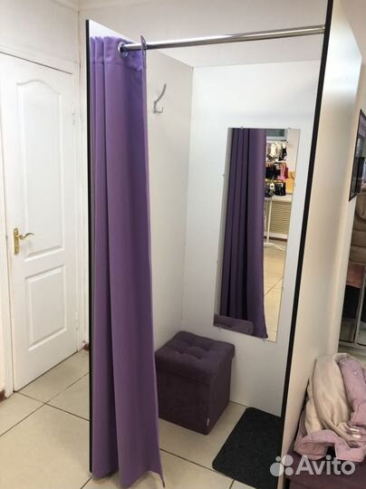 Примерочная кабина со шторой и пуфиком