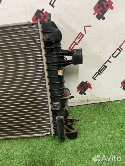 Радиатор охлаждения основной Opel Astra H 1.6