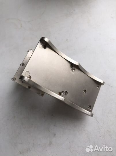 Сувенир из металла с часами