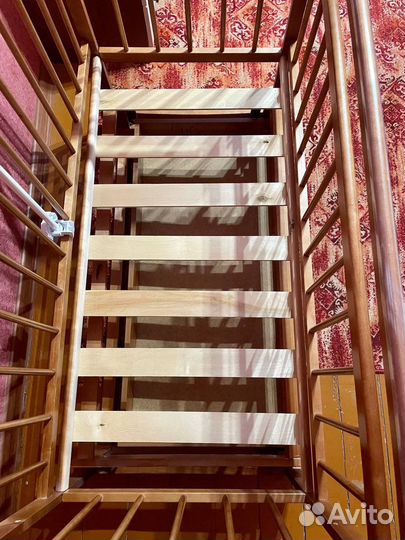 Детская кроватка с поперечным маятником