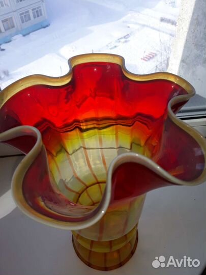 Вазы, цветное стекло, гутная техника Красный май