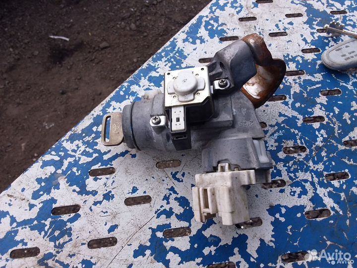 Замок зажигания Toyota Vitz / Yaris 90 кузов