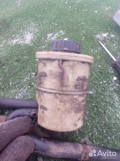 Бачок гур Renault Laguna 1999