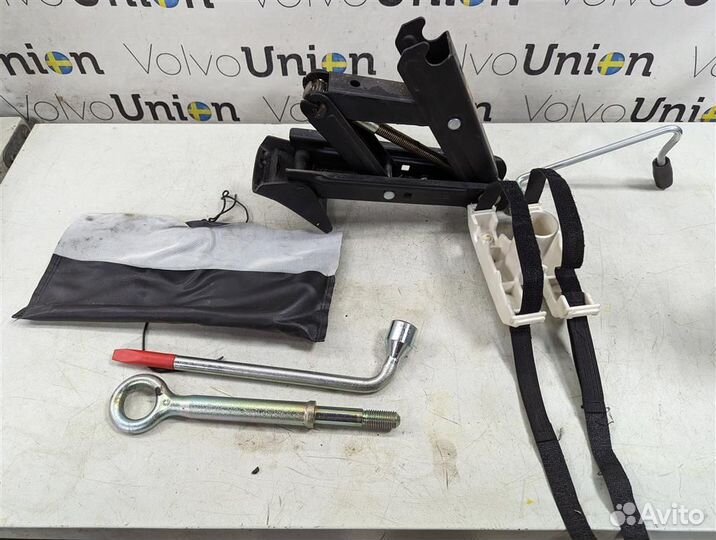 Домкрат Volvo XC70 (2004-2007)