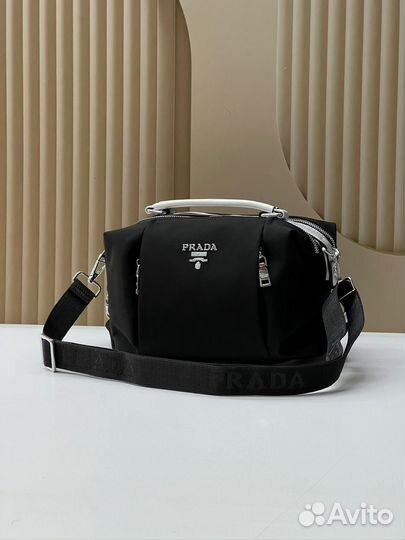 Женские сумки Prada