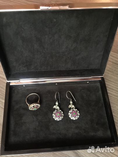 Набор украшений из серебра с камнями