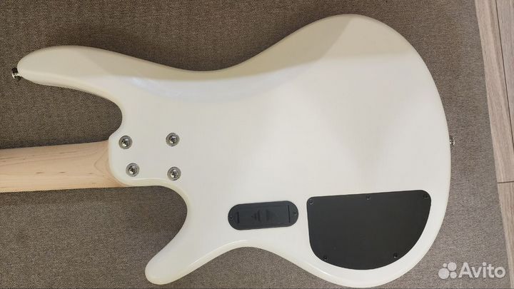 Басс гитара ibanez