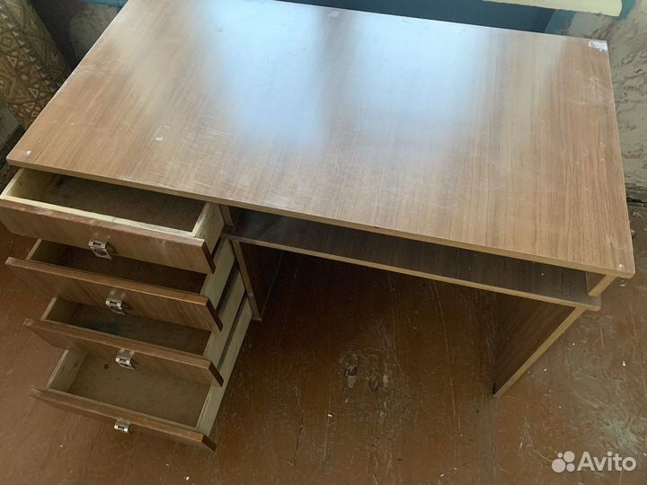 Письменный стол