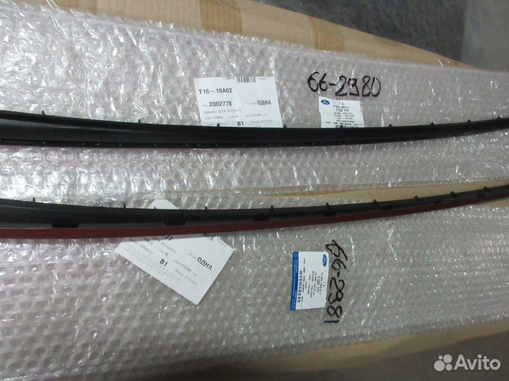 Держатель молдинга лобового стекла Ford Focus 3