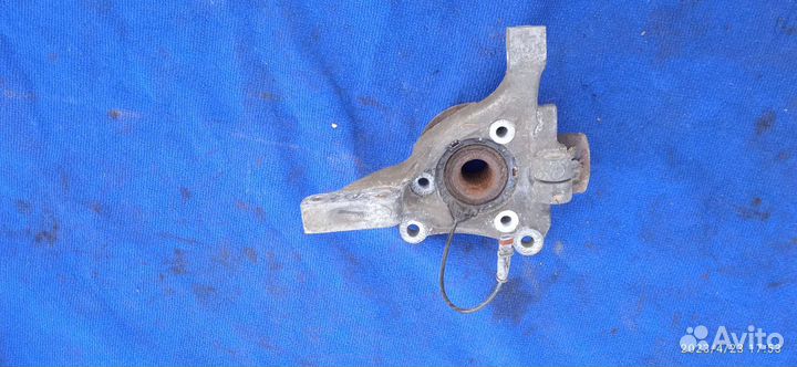 Поворотный кулак правый Opel Vectra c