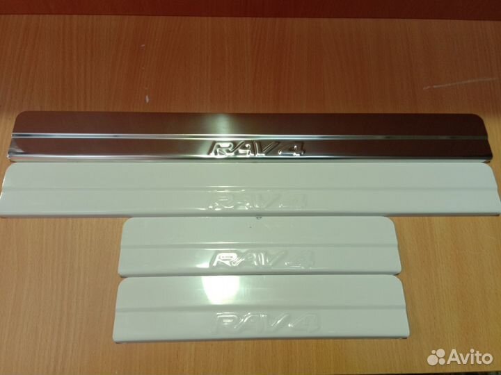 Накладки на пороги Toyota RAV-4 (XA40) (нержав-ка)