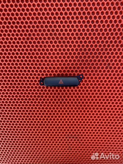 Кнопка аварийки Mitsubishi Carisma дорестайлинг