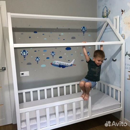 Кровать домик из бука