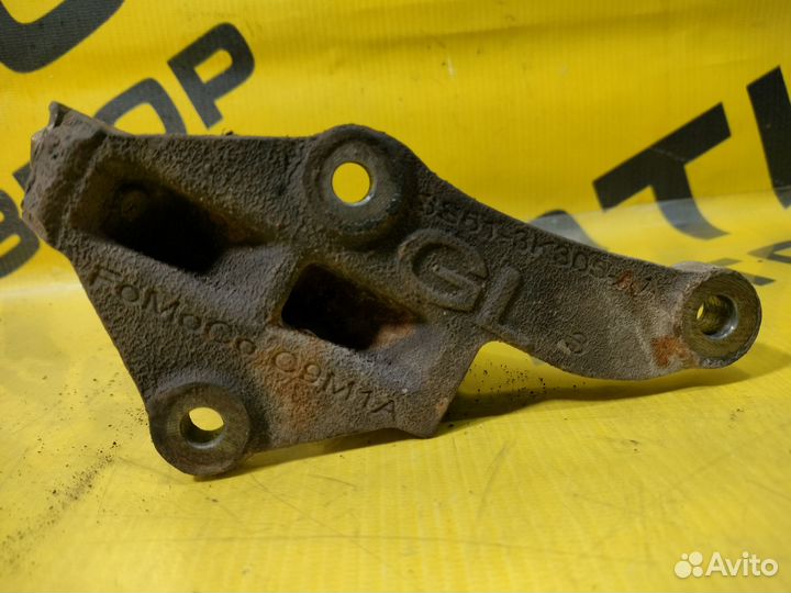 Кронштейн полуоси передний правый Ford Fusion