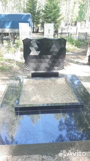 Памятники из мрамора, гранита и мраморной крошки