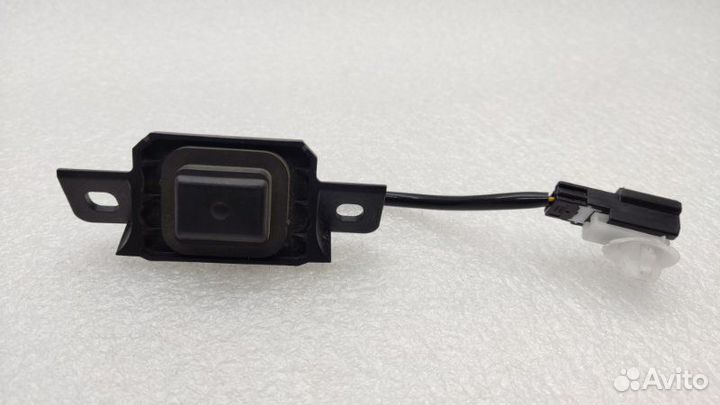 Кнопка открывания багажника Toyota Camry 70 2arfe